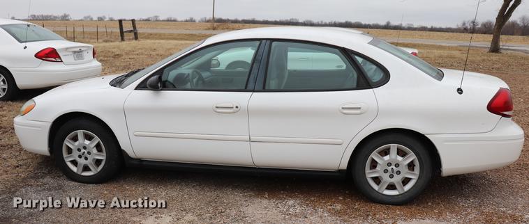 image for item EC9381 2005 Ford Taurus SE