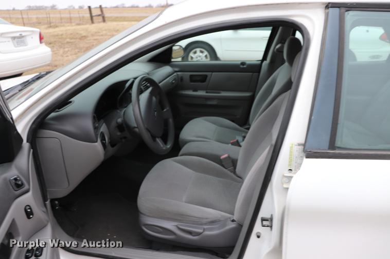 image for item EC9381 2005 Ford Taurus SE