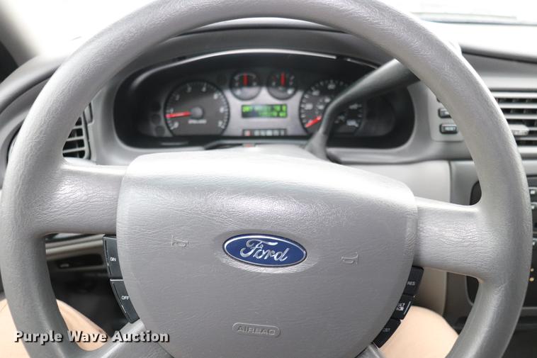 image for item EC9381 2005 Ford Taurus SE