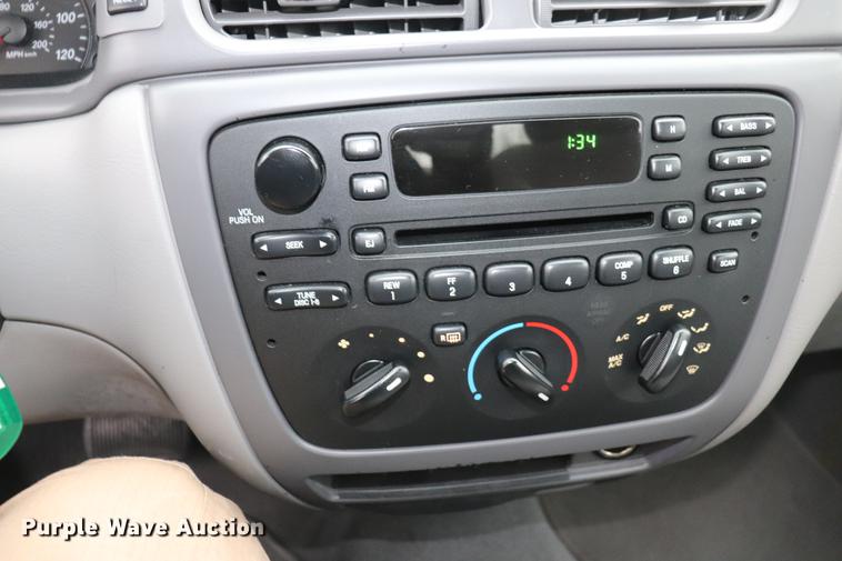 image for item EC9381 2005 Ford Taurus SE