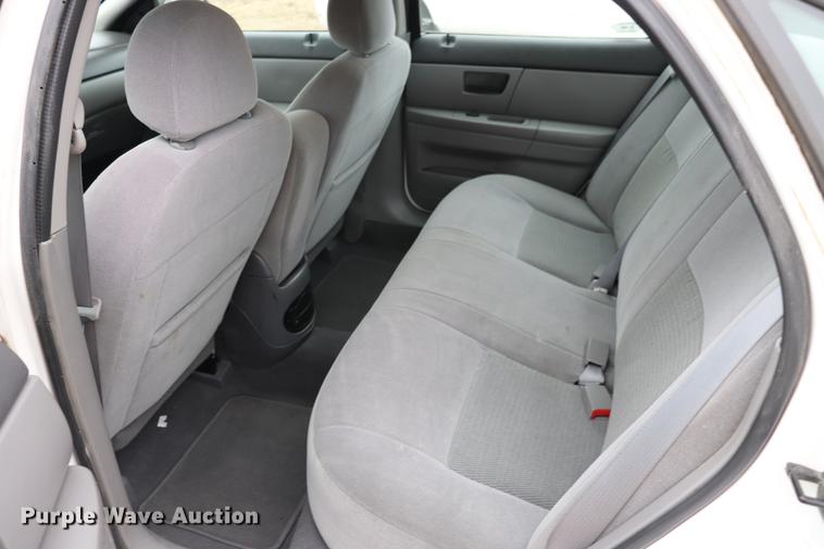 image for item EC9381 2005 Ford Taurus SE