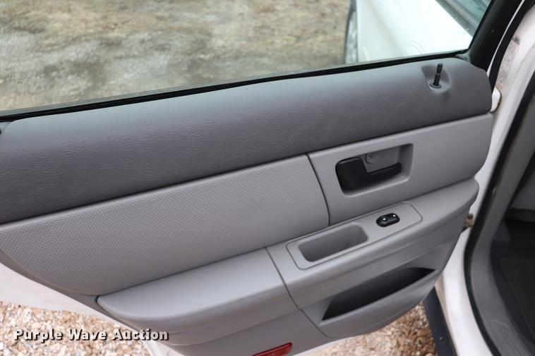 image for item EC9381 2005 Ford Taurus SE