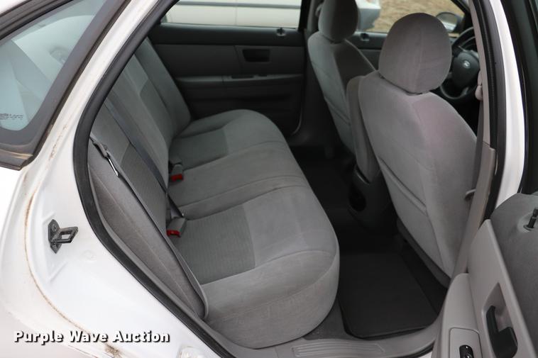 image for item EC9381 2005 Ford Taurus SE