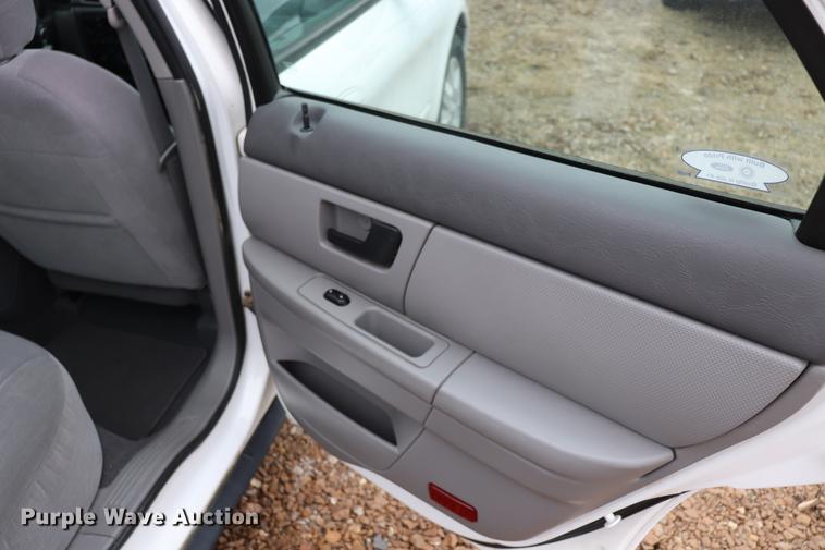 image for item EC9381 2005 Ford Taurus SE