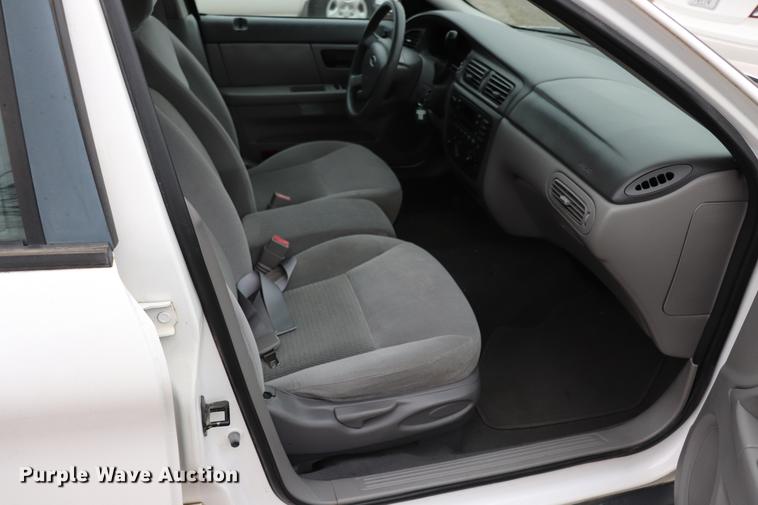 image for item EC9381 2005 Ford Taurus SE