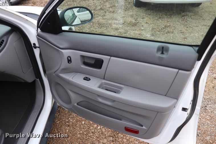 image for item EC9381 2005 Ford Taurus SE