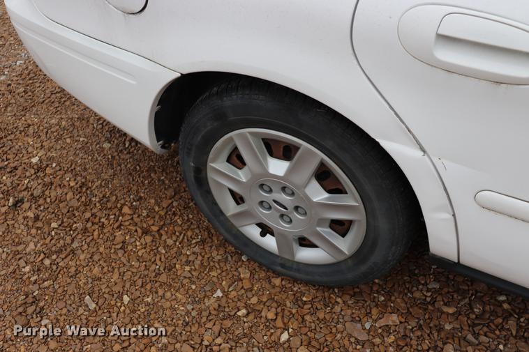 image for item EC9381 2005 Ford Taurus SE
