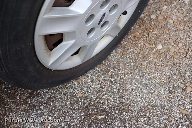 image for item EC9381 2005 Ford Taurus SE