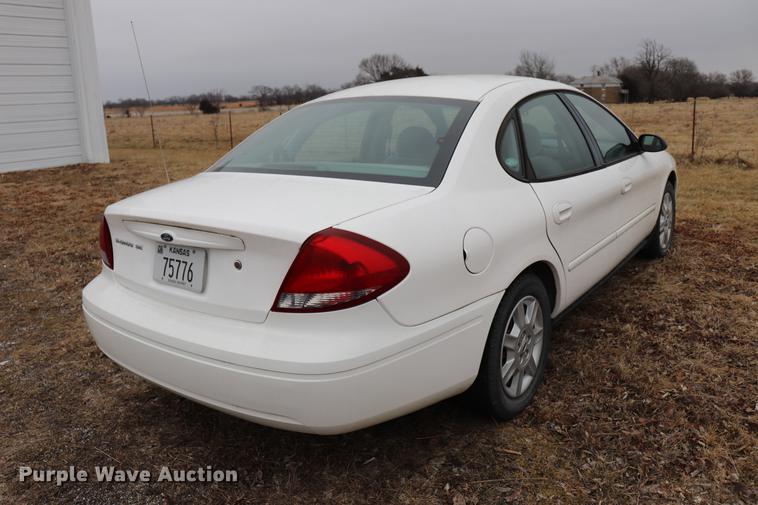 image for item EC9382 2004 Ford Taurus SE