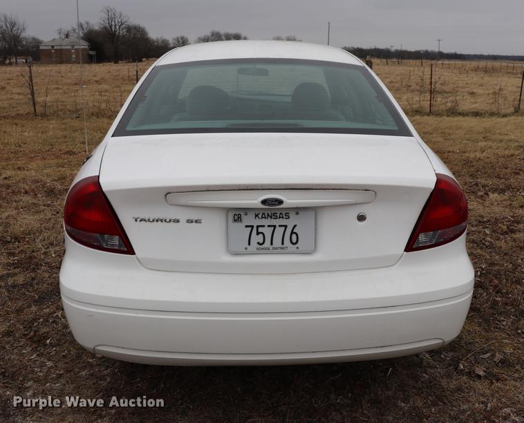 image for item EC9382 2004 Ford Taurus SE