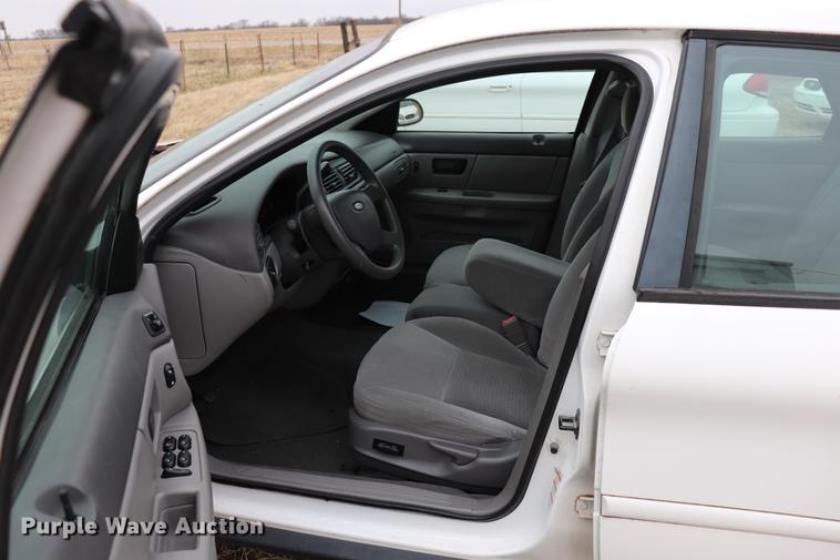 image for item EC9382 2004 Ford Taurus SE