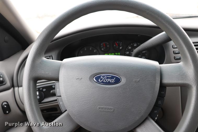 image for item EC9382 2004 Ford Taurus SE
