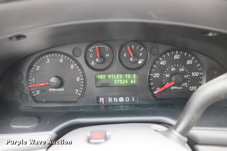 image for item EC9382 2004 Ford Taurus SE