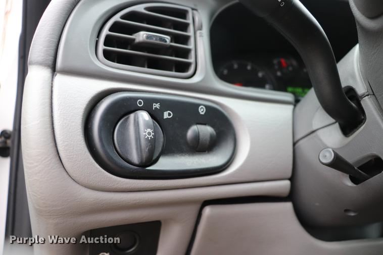 image for item EC9382 2004 Ford Taurus SE