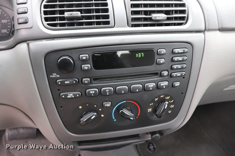 image for item EC9382 2004 Ford Taurus SE