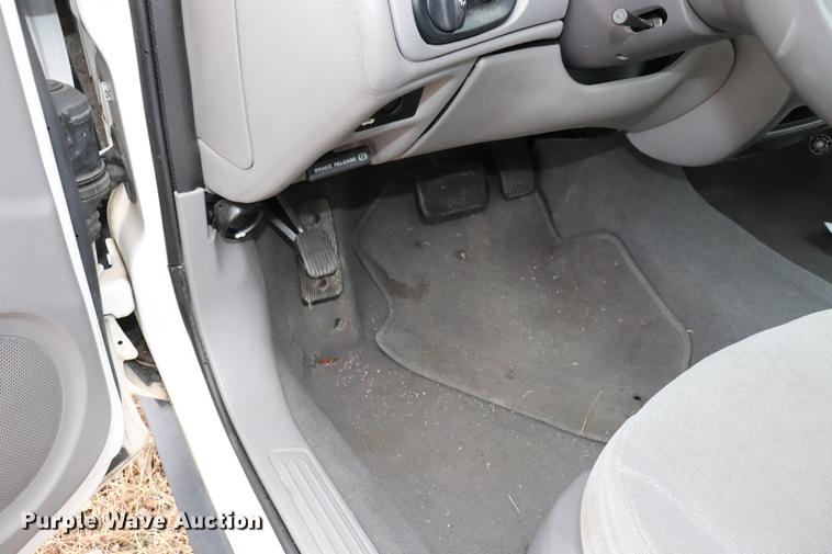 image for item EC9382 2004 Ford Taurus SE