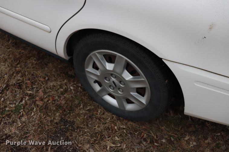 image for item EC9382 2004 Ford Taurus SE