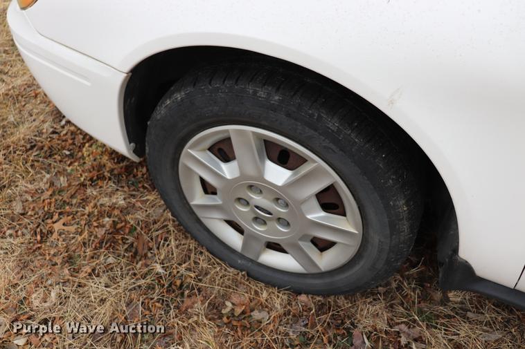image for item EC9382 2004 Ford Taurus SE