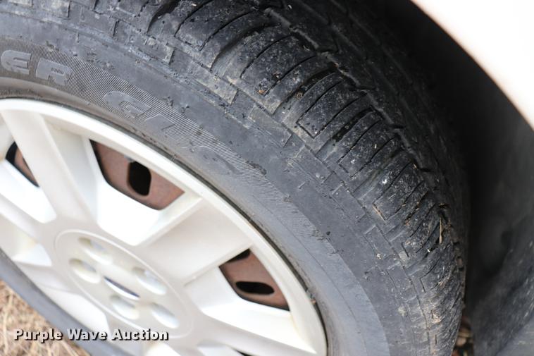 image for item EC9382 2004 Ford Taurus SE