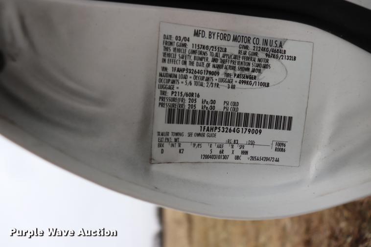 image for item EC9382 2004 Ford Taurus SE