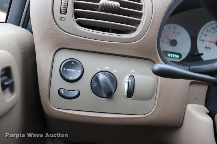 image for item EC9383 2002 Dodge Grand Caravan SE van