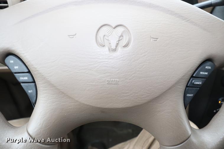 image for item EC9383 2002 Dodge Grand Caravan SE van