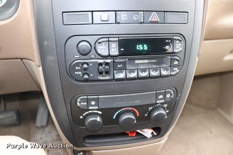 image for item EC9383 2002 Dodge Grand Caravan SE van