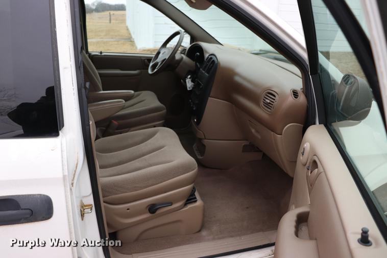 image for item EC9383 2002 Dodge Grand Caravan SE van
