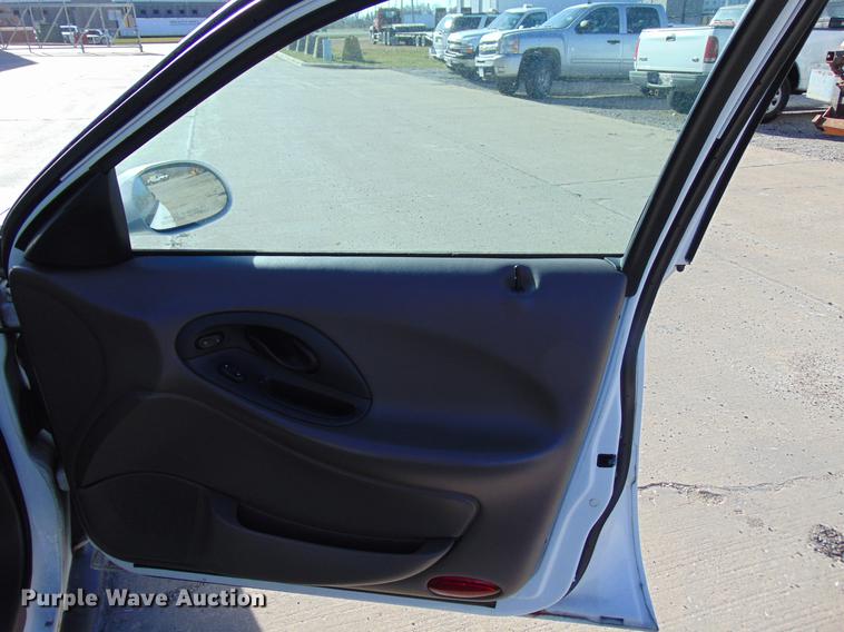 image for item EE9333 1999 Ford Taurus