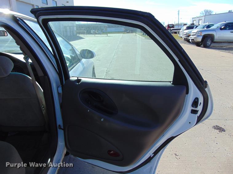 image for item EE9333 1999 Ford Taurus