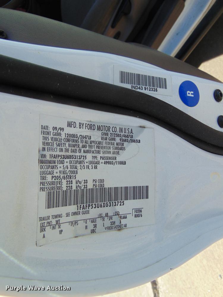 image for item EE9333 1999 Ford Taurus