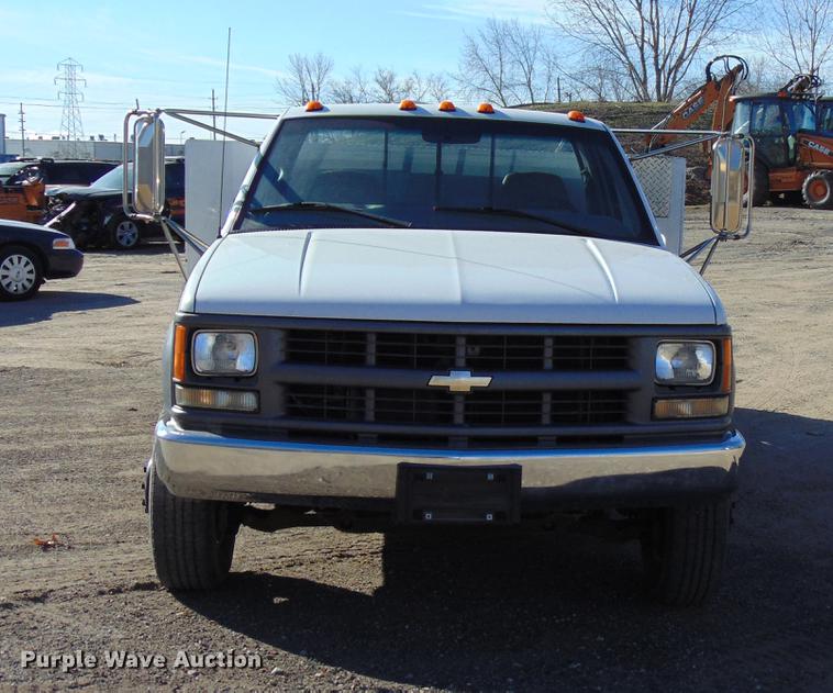 image for item EE9334 2000 Chevrolet 3500 utility bed pickup truck