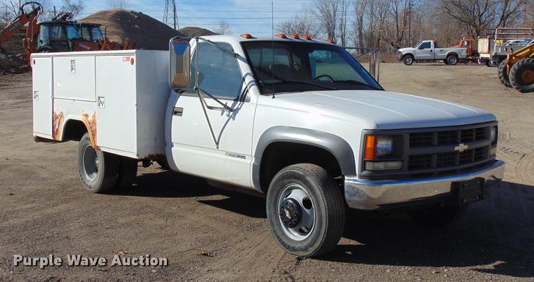 image for item EE9334 2000 Chevrolet 3500 utility bed pickup truck