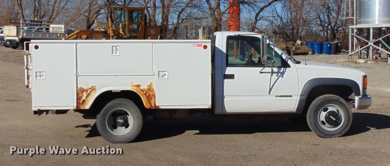 image for item EE9334 2000 Chevrolet 3500 utility bed pickup truck