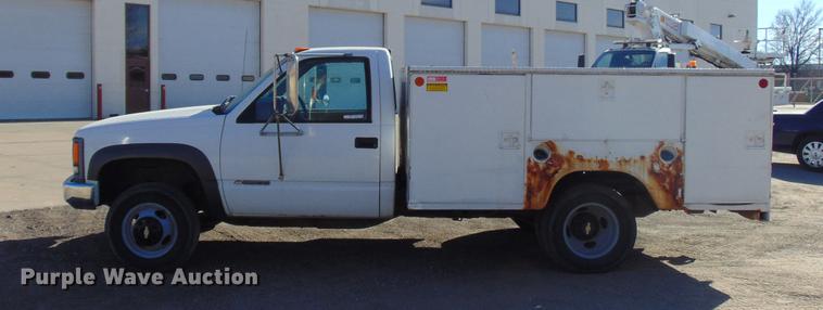 image for item EE9334 2000 Chevrolet 3500 utility bed pickup truck