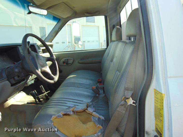 image for item EE9334 2000 Chevrolet 3500 utility bed pickup truck