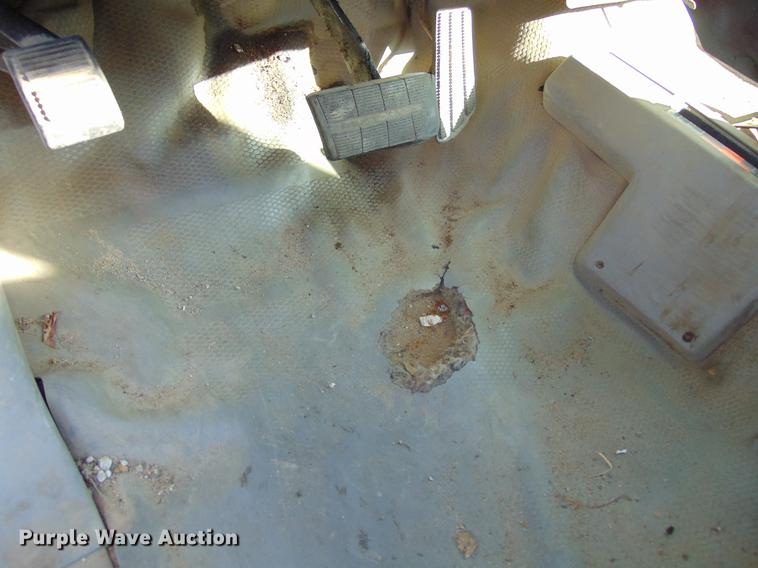 image for item EE9334 2000 Chevrolet 3500 utility bed pickup truck