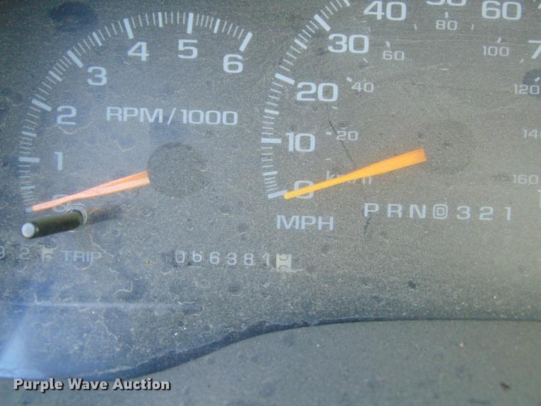 image for item EE9334 2000 Chevrolet 3500 utility bed pickup truck