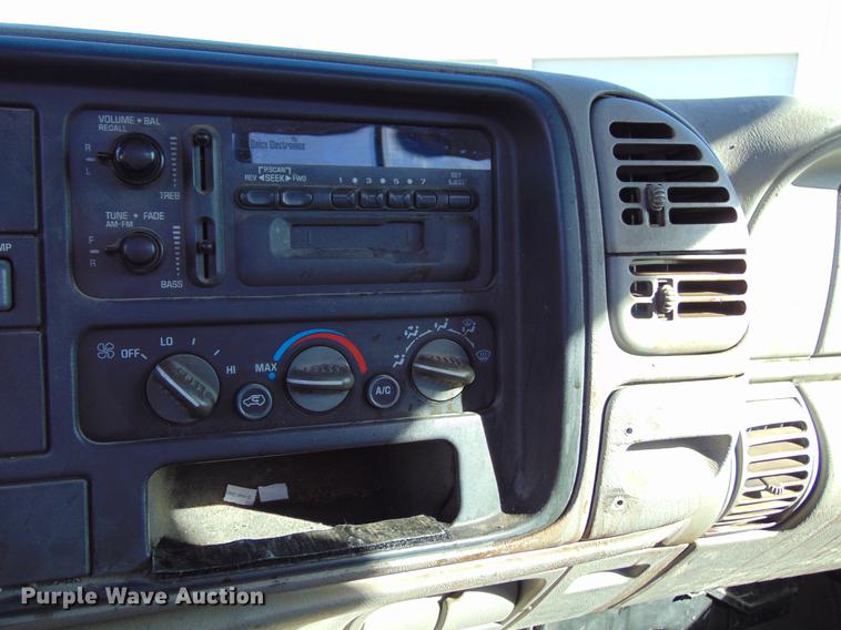 image for item EE9334 2000 Chevrolet 3500 utility bed pickup truck