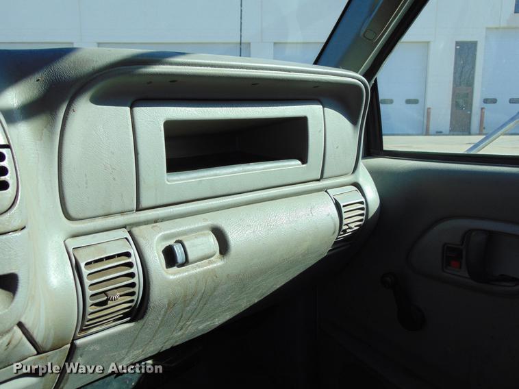 image for item EE9334 2000 Chevrolet 3500 utility bed pickup truck