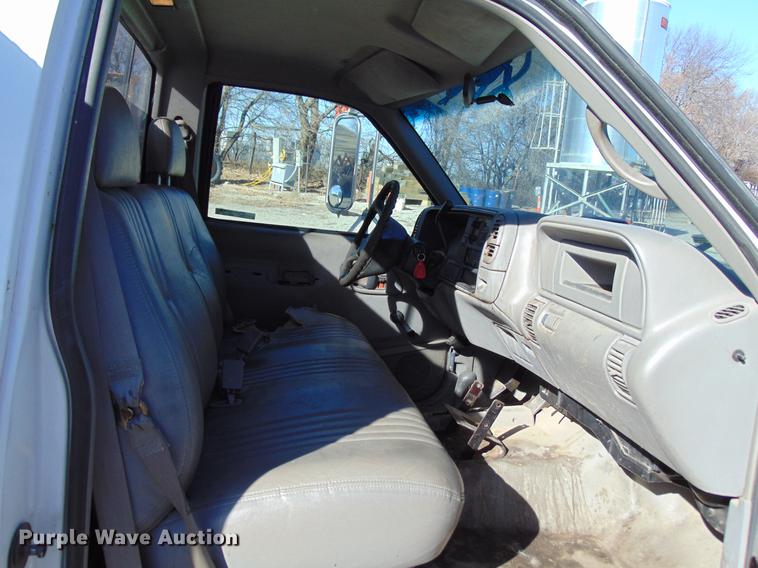 image for item EE9334 2000 Chevrolet 3500 utility bed pickup truck