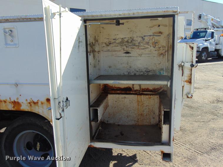 image for item EE9334 2000 Chevrolet 3500 utility bed pickup truck