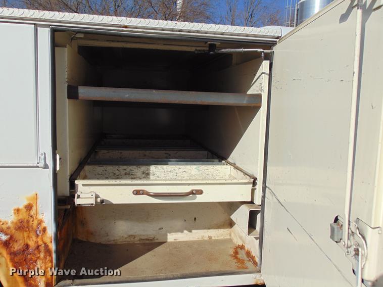 image for item EE9334 2000 Chevrolet 3500 utility bed pickup truck