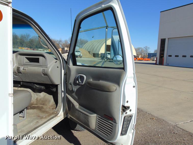 image for item EE9334 2000 Chevrolet 3500 utility bed pickup truck