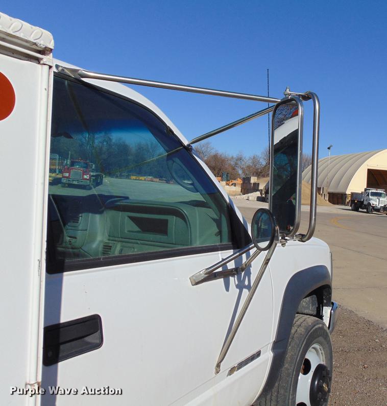 image for item EE9334 2000 Chevrolet 3500 utility bed pickup truck