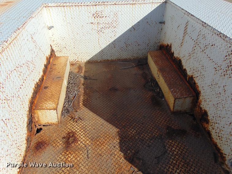 image for item EE9334 2000 Chevrolet 3500 utility bed pickup truck