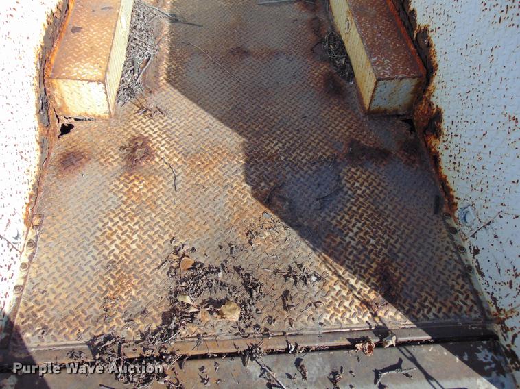 image for item EE9334 2000 Chevrolet 3500 utility bed pickup truck