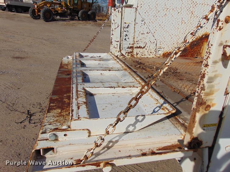 image for item EE9334 2000 Chevrolet 3500 utility bed pickup truck