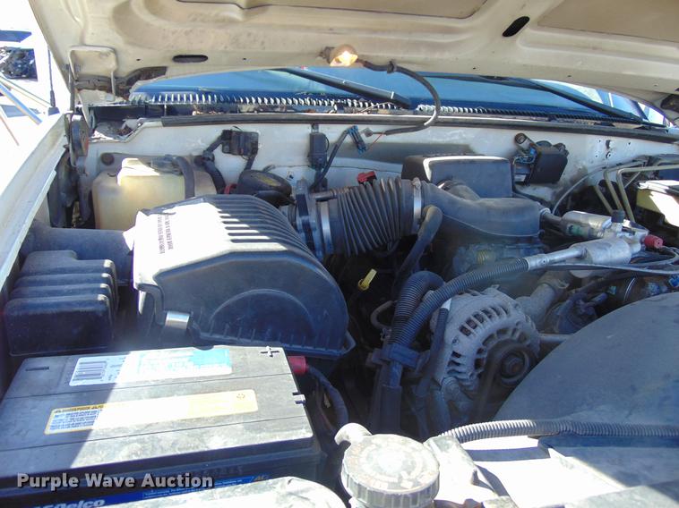 image for item EE9334 2000 Chevrolet 3500 utility bed pickup truck