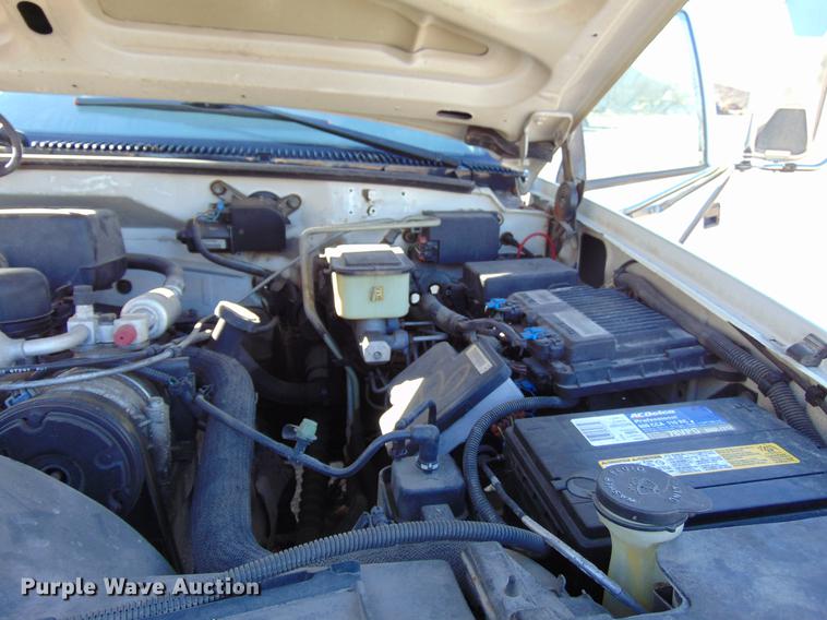 image for item EE9334 2000 Chevrolet 3500 utility bed pickup truck